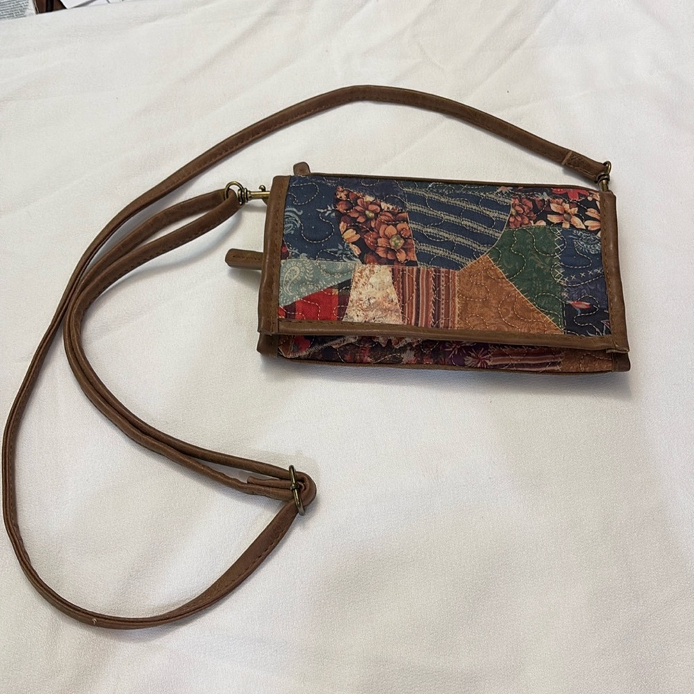 Donna Sharp “Kentucky Original “ Patchwork Quilted Crossbody Women’s Wallet